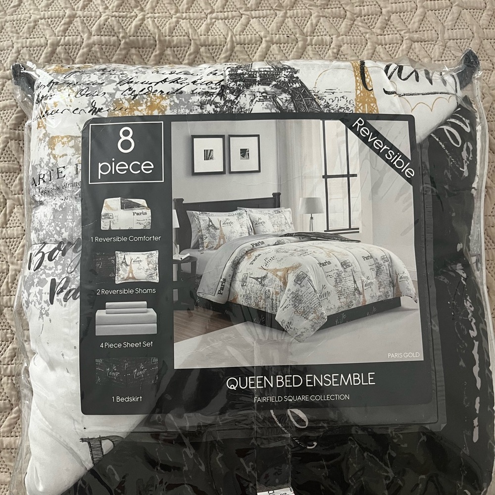 Unopened Paris Reversible Queen Bed Ensemble - Black and White